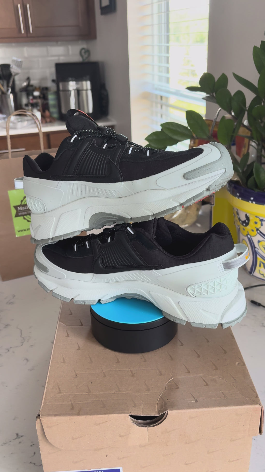 Nike Zoom Vomero 5 "Black/Cream" — Men's Size 8.5