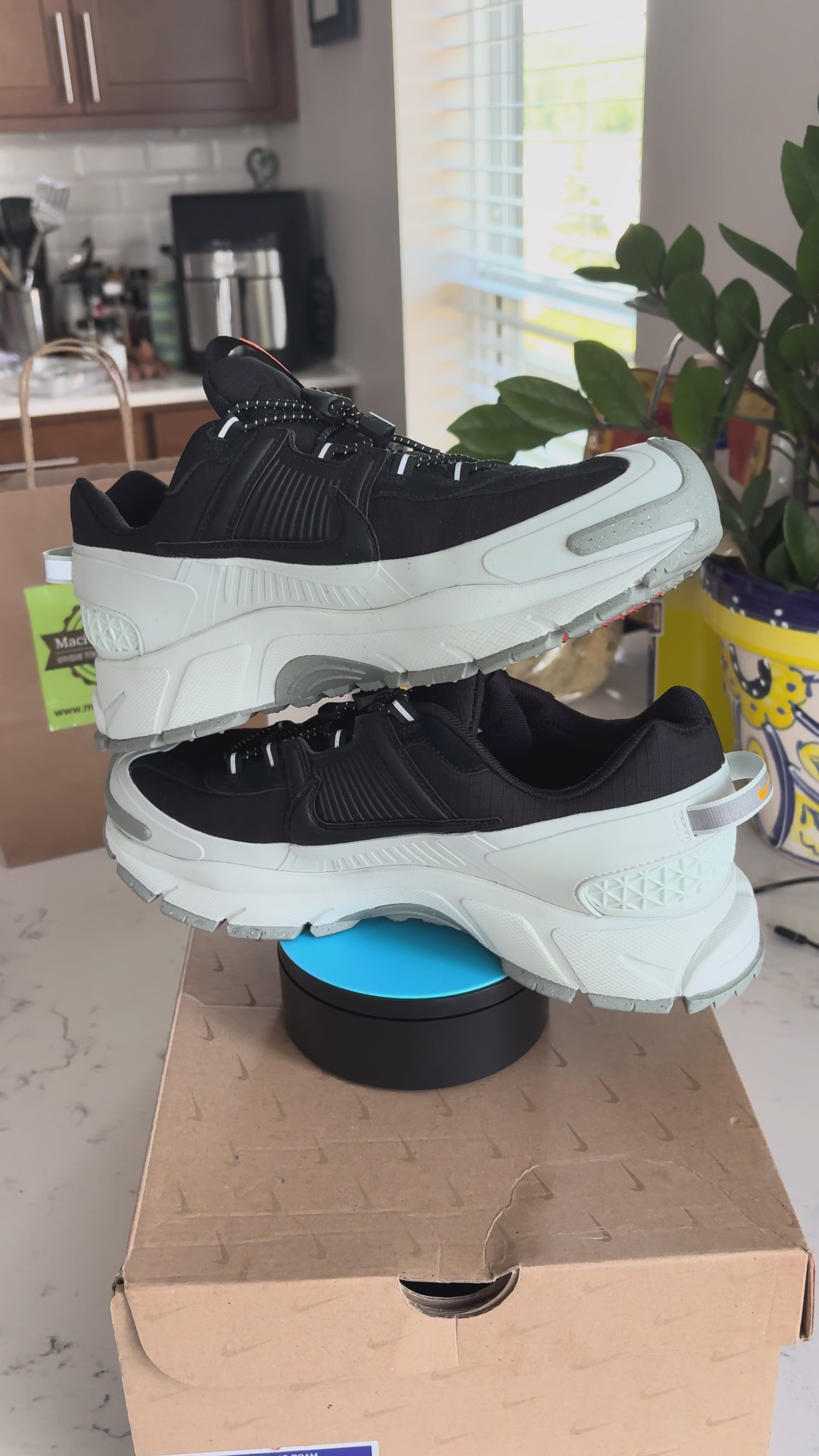 Nike Zoom Vomero 5 "Black/Cream" — Men's Size 8.5